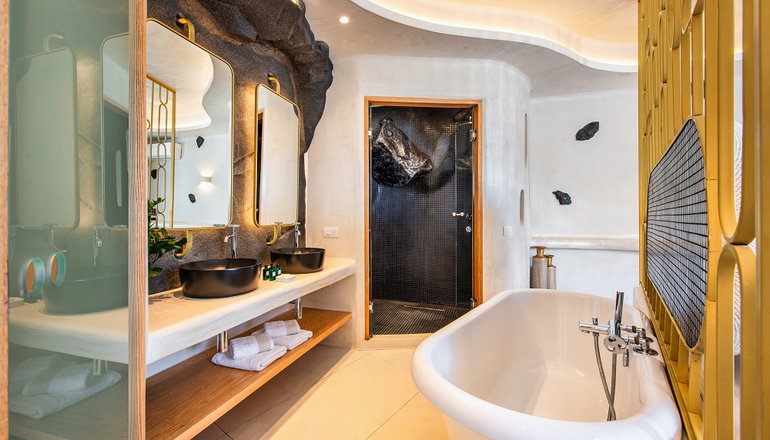 5* Athina Luxury Suites